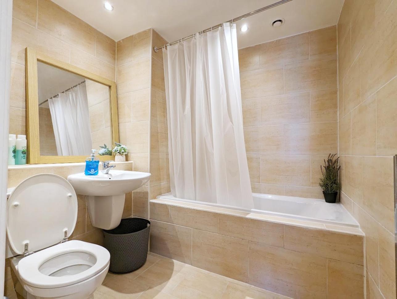 Guest Room In City Centre Near Key Attractions Liverpool Dış mekan fotoğraf