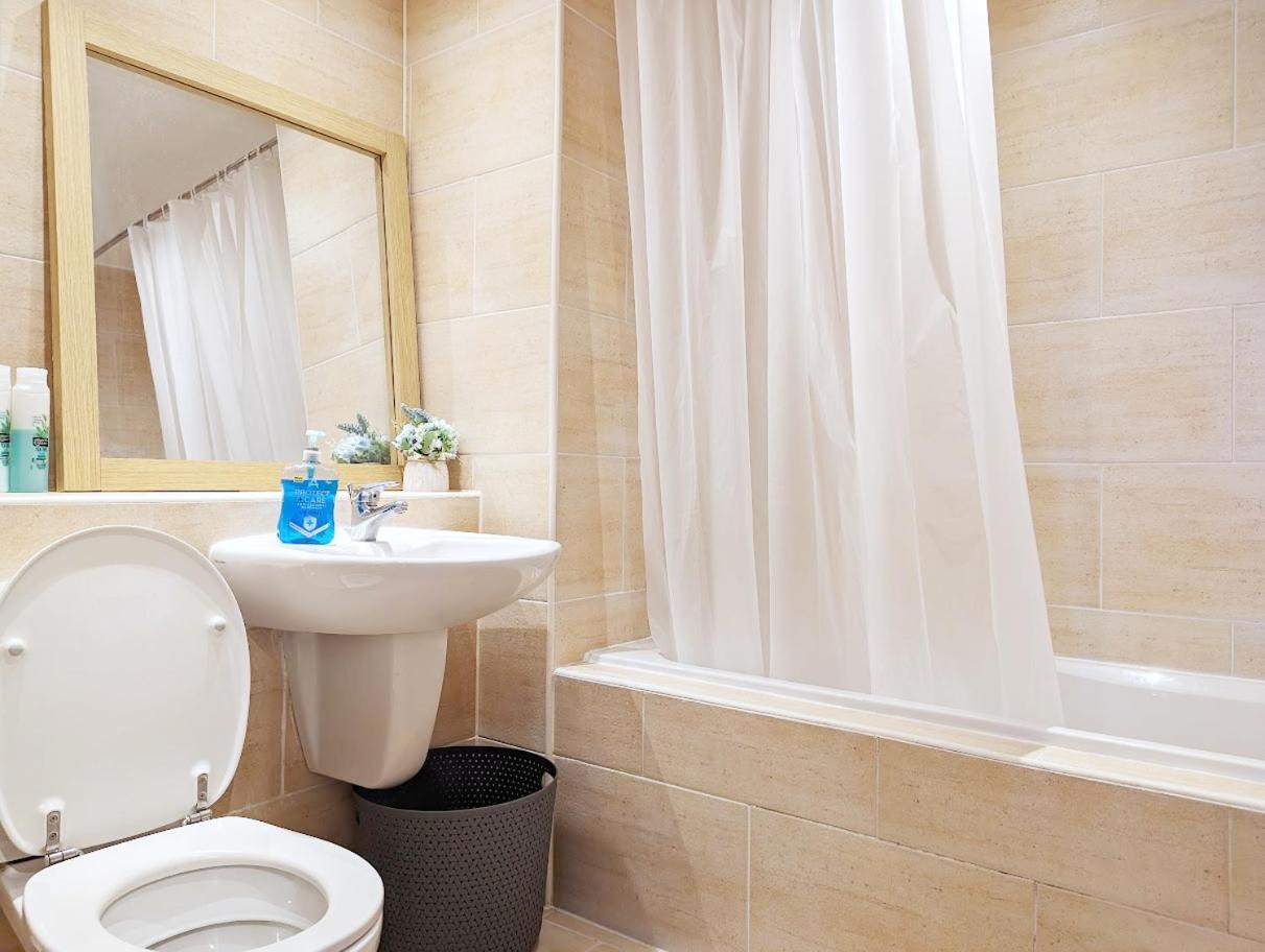Guest Room In City Centre Near Key Attractions Liverpool Dış mekan fotoğraf
